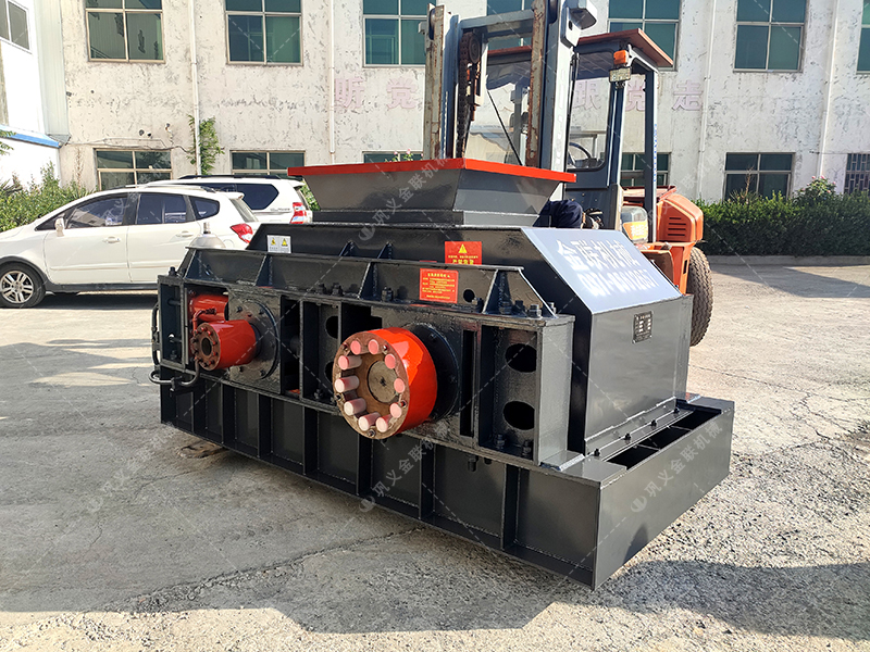 2PGY1007液壓對(duì)輥制砂機(jī)發(fā)往江蘇 