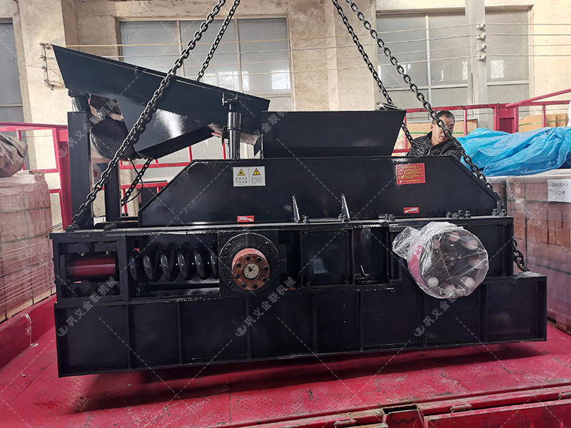 2PG0806彈簧式對輥制砂機-對輥破碎機發往河南