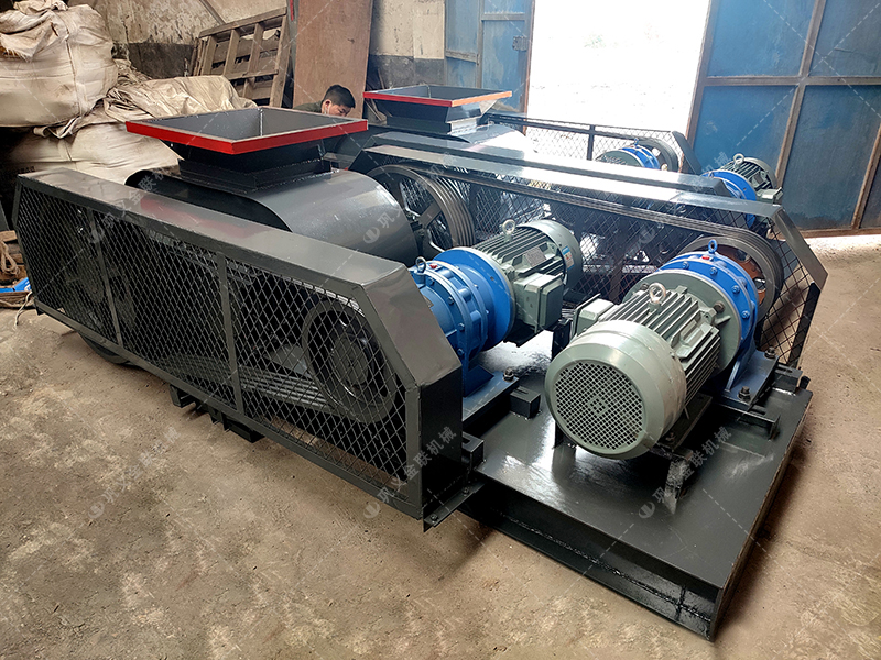 兩臺小型對輥破碎機(jī)發(fā)貨圖片_發(fā)往廣東廣西_破碎石英砂